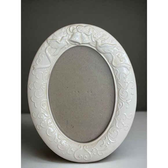 Vintage Russ Berrie Ceramic Oval Picture Frame With Embossed Angels & Bells Desi - Picture 3 of 7